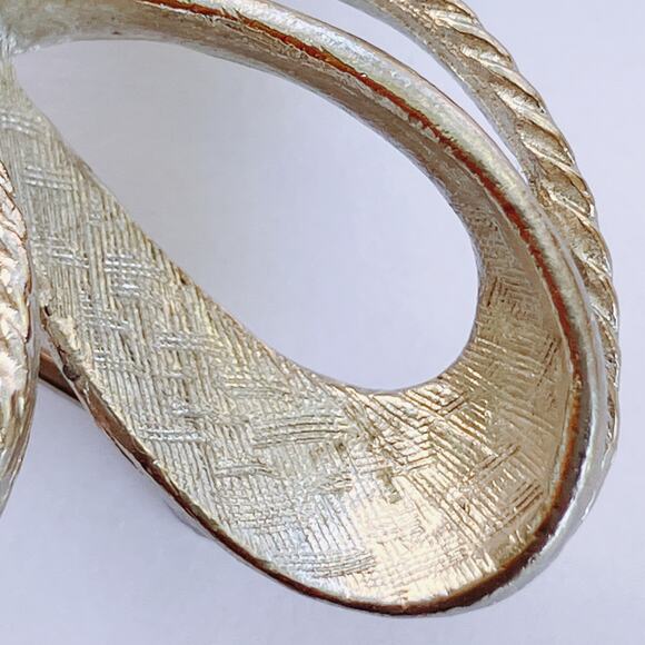 VTG Signed ART Silvertone Brooch, Mid Century Mod Floral Textured Petal Pin - Picture 5 of 9